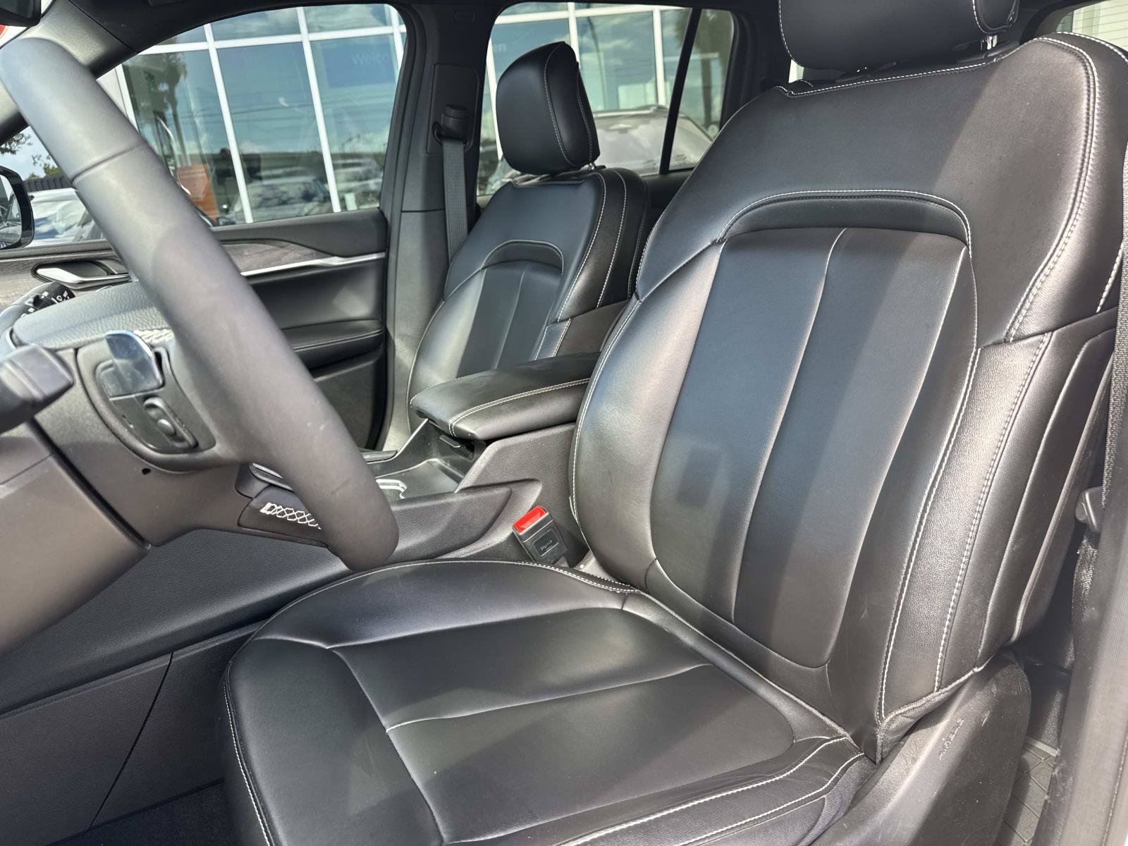 Used 2024 Jeep Grand Cherokee Limited w/ Black Appearance Package AWD/4WD image 16