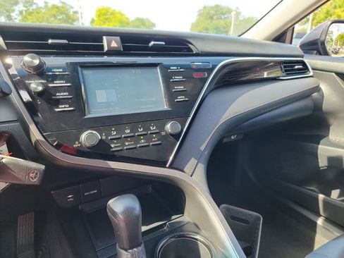 Used 2018 Toyota Camry LE FWD image 20