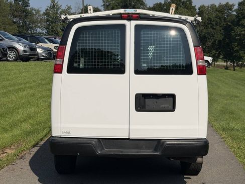 Used 2017 Chevrolet Express 2500 RWD image 4