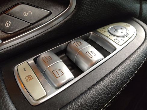 Used 2019 Mercedes-Benz C 300 Sedan image 27
