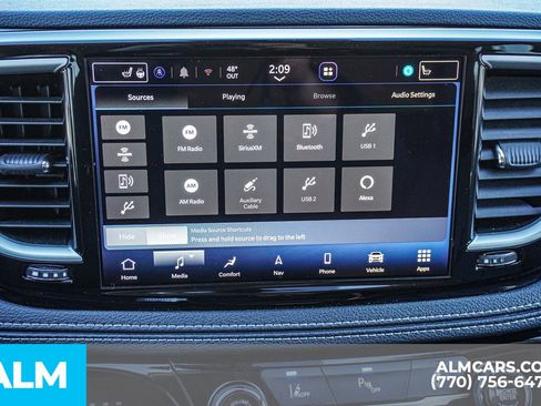 Used 2024 Chrysler Pacifica Select image 43