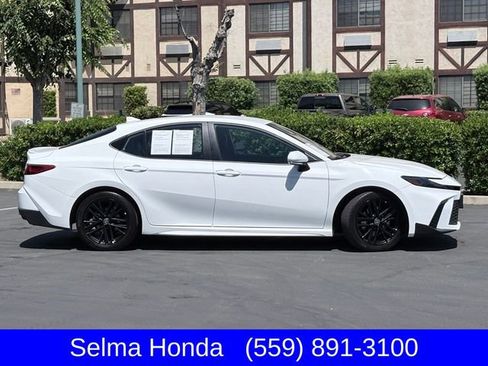 Used 2025 Toyota Camry SE FWD image 4