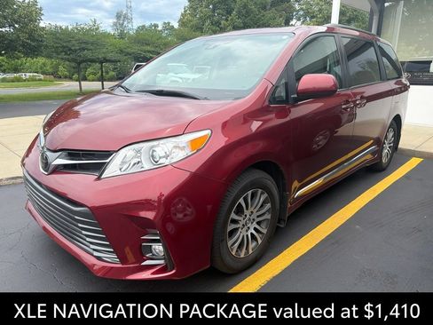 Certified 2019 Toyota Sienna XLE w/ XLE Navigation Package FWD image 3