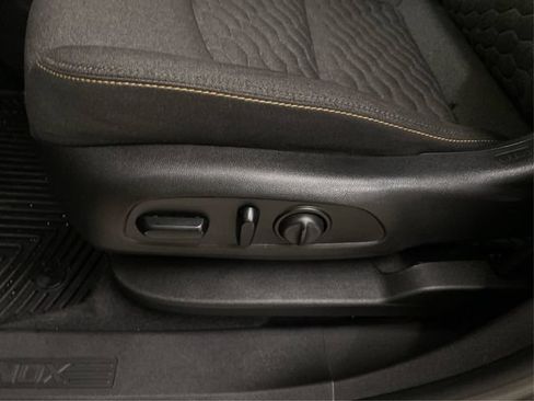 Used 2021 Chevrolet Equinox LT FWD image 24