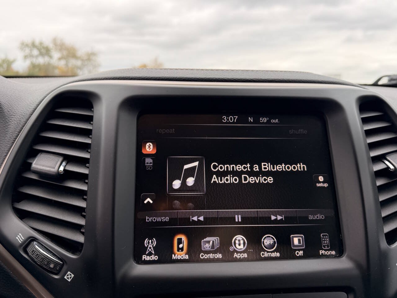 Used 2016 Jeep Cherokee Latitude w/ Comfort/Convenience Group AWD/4WD image 19