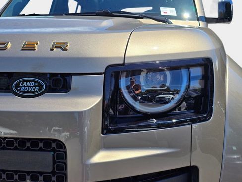 New 2026 Land Rover Defender 110 OCTA AWD/4WD image 32
