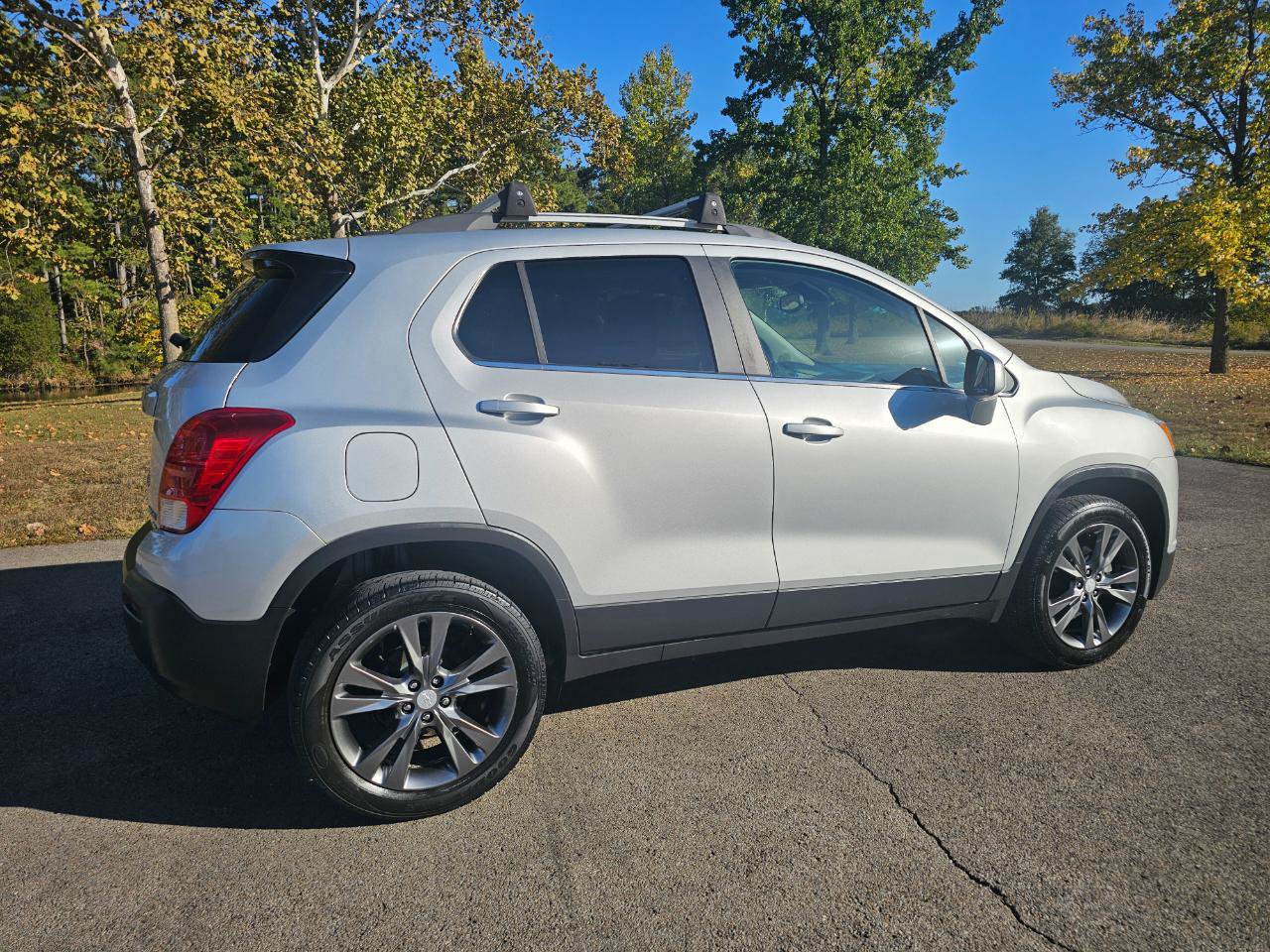 Used 2016 Chevrolet Trax LT w/ LT Sun and Sound Package AWD/4WD image 4