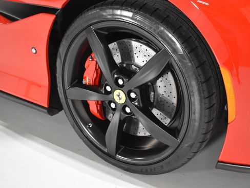 Used 2020 Ferrari Portofino RWD image 9
