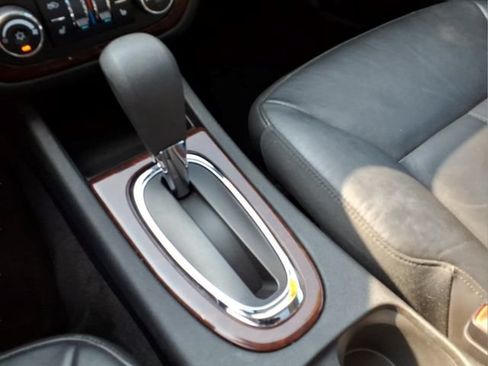 Used 2010 Chevrolet Impala LT w/ Luxury Edition Package FWD image 21