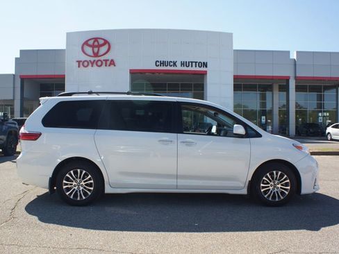 Used 2018 Toyota Sienna XLE Premium image 1