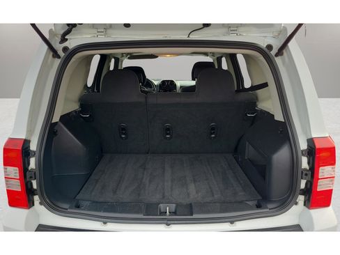 Used 2016 Jeep Patriot Latitude image 23