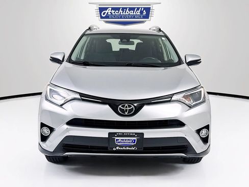 Used 2018 Toyota RAV4 XLE AWD/4WD image 2