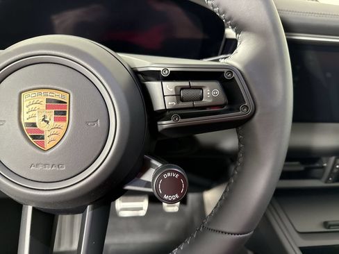 Certified 2025 Porsche Macan 4S Electric AWD/4WD image 40