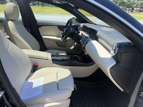 Used 2025 Mercedes-Benz CLA 250 4MATIC image 27
