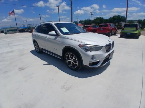 Used 2018 BMW X1 xDrive28i AWD/4WD image 3