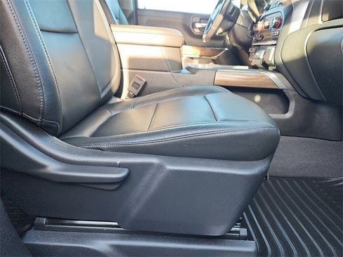 Used 2019 Chevrolet Silverado 1500 RST image 33