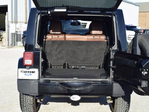 Used 2018 Jeep Wrangler Unlimited Sahara w/ Connectivity Group image 21