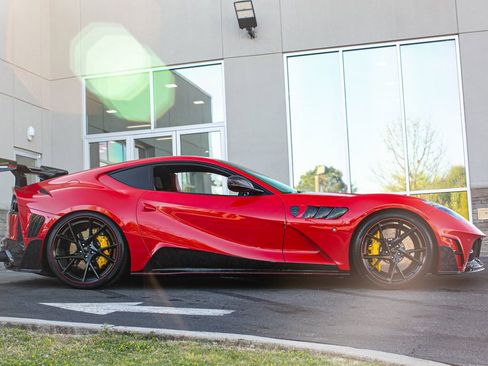 Used 2020 Ferrari 812 Superfast RWD image 21