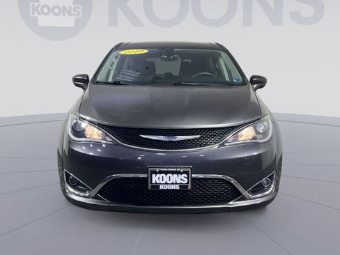 Used 2019 Chrysler Pacifica Touring Plus w/ Tire & Wheel Group FWD image 4