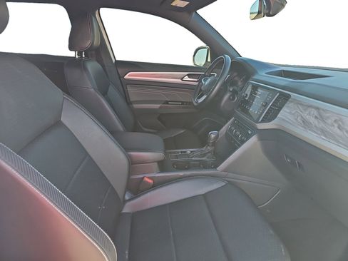 Used 2021 Volkswagen Atlas Cross Sport SE w/ Panoramic Sunroof Package FWD image 17