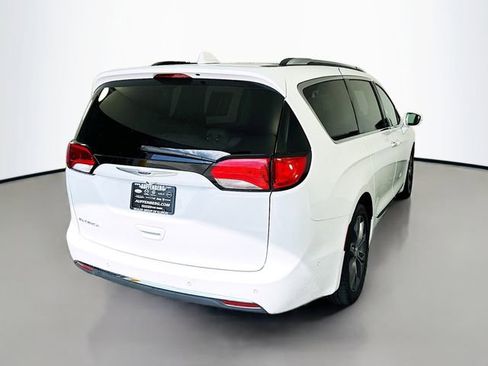 Used 2017 Chrysler Pacifica Limited w/ UConnect Theater Package image 7