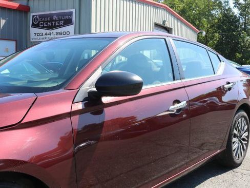 Used 2025 Nissan Altima 2.5 SV FWD image 2
