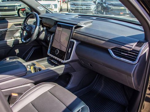 Used 2024 GMC Acadia Denali w/ Super Cruise Package image 14