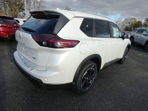 New 2026 Nissan Rogue SV w/ SV Premium Package AWD/4WD image 3