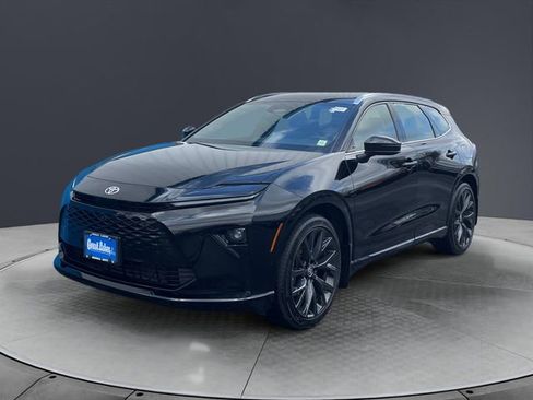 Used 2025 Toyota Crown Signia w/ Advanced Technology Package image 7