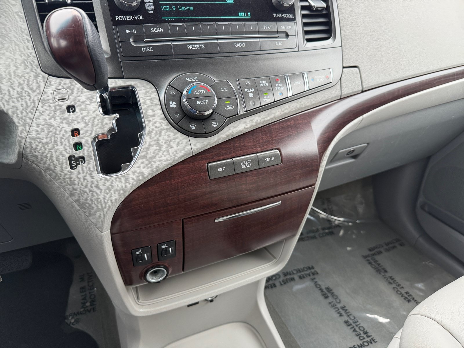 Used 2012 Toyota Sienna XLE FWD image 13