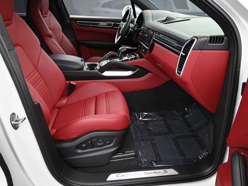 Used 2022 Porsche Cayenne Turbo S image 33