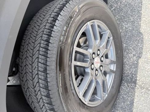 Certified 2025 GMC Acadia Elevation AWD/4WD image 13
