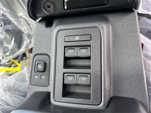 New 2025 Ford Bronco Badlands image 25