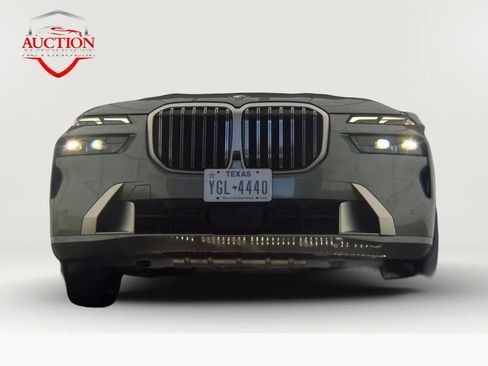 Used 2025 BMW X7 xDrive40i AWD/4WD image 3