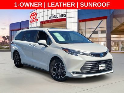Used 2025 Toyota Sienna Platinum