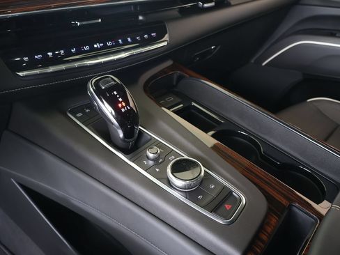 Used 2021 Cadillac Escalade Premium Luxury RWD image 24