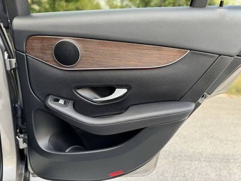 Used 2022 Mercedes-Benz GLC 300 4MATIC image 16