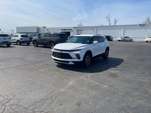 Used 2025 Chevrolet Blazer LT FWD image 2