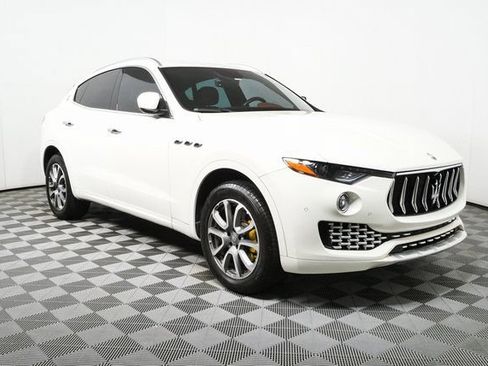 Used 2017 Maserati Levante w/ Luxury Package AWD/4WD image 34