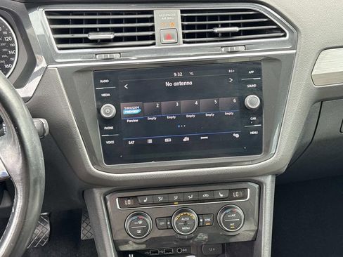 Used 2019 Volkswagen Tiguan SE w/ Panoramic Sunroof Package FWD image 27