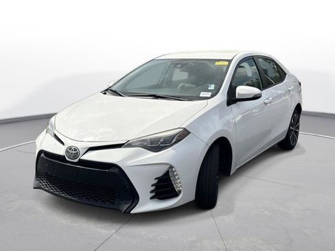 Used 2017 Toyota Corolla SE image 2