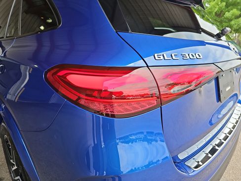 Used 2024 Mercedes-Benz GLC 300 4MATIC image 36