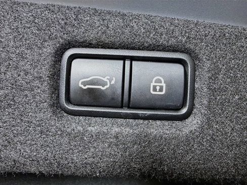 Used 2020 Genesis G90 3.3T Premium RWD image 35