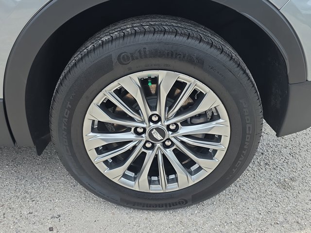 Used 2025 Cadillac XT4 Premium Luxury FWD image 13