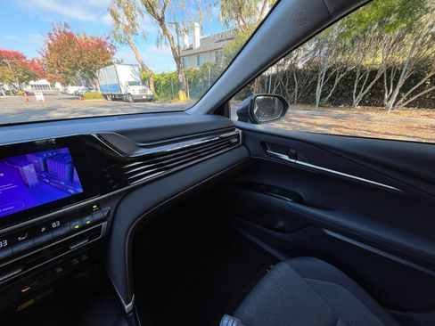 Used 2025 Toyota Camry LE image 34