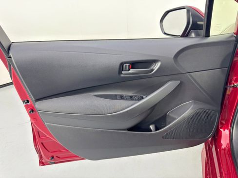 Used 2025 Toyota Corolla LE image 38