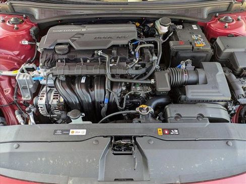 New 2025 Hyundai Elantra Limited image 17