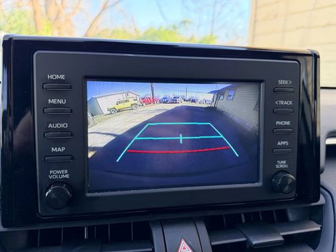 Used 2019 Toyota RAV4 LE image 10