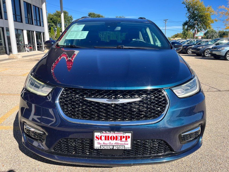 Used 2022 Chrysler Pacifica Touring-L w/ Uconnect Theater Family Group FWD image 2