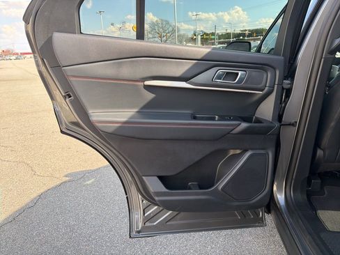 Used 2025 Ford Explorer ST-Line w/ ST-Line Street Pack image 15